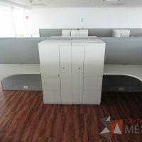 Lote 018 - Estación de trabajo para 6 personas, mampara alta, separadores de acrílico
