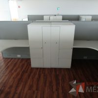 Lote 018 - Estación de trabajo para 6 personas, mampara alta, separadores de acrílico - Imagen 15