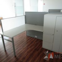 Lote 018 - Estación de trabajo para 6 personas, mampara alta, separadores de acrílico - Imagen 16