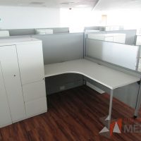 Lote 018 - Estación de trabajo para 6 personas, mampara alta, separadores de acrílico - Imagen 17