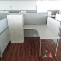 Lote 018 - Estación de trabajo para 6 personas, mampara alta, separadores de acrílico - Imagen 18