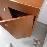 Lote 008 - Gabinete de 2 puertas y 2 entrepaños de madera - Imagen 8