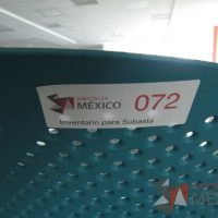 Lote 019 - Silla de visita, patas metálicas, asiento y respaldo en plástico color azul - Imagen 11