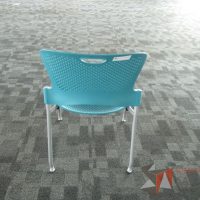 Lote 019 - Silla de visita, patas metálicas, asiento y respaldo en plástico color azul - Imagen 7