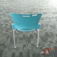 Lote 019 - Silla de visita, patas metálicas, asiento y respaldo en plástico color azul - Imagen 8