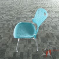 Lote 019 - Silla de visita, patas metálicas, asiento y respaldo en plástico color azul - Imagen 9