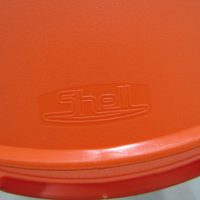 Lote 036 - Silla alta, con descansa pies, asiento y respaldo en plástico color naranja - Imagen 4