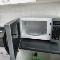 Lote 041- Horno de microondas. - Imagen 7