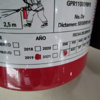 Lote 049 - Extintor de 4.5 kg con bote metálico. - Imagen 3
