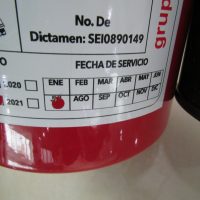 Lote 049 - Extintor de 4.5 kg con bote metálico. - Imagen 4