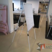 Lote 152 - Pizarrón blanco con estructura metálica, con altura ajustable - Imagen 8