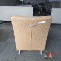 Lote 0055 - 2 Sillones Herman Miller Celeste con paleta, 2 ruedas, descansa brazos, asiento y respaldo en tela color naranja - Imagen 5