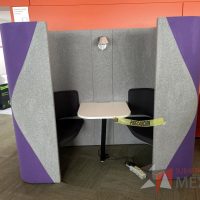 Lote 007 - Centro de trabajo colaborativo color gris con morado