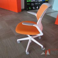 Lote 005 - 2 Sillas Steelcase Conference Chair Cobi color naranja - Imagen 6