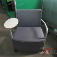 Lote 006 - Sillón Herman Miller Celeste con paleta, asiento y respaldo en tela color gris