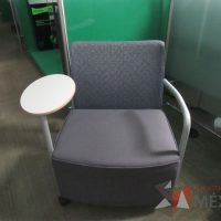 Lote 006 - Sillón Herman Miller Celeste con paleta, asiento y respaldo en tela color gris - Imagen 3