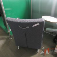 Lote 006 - Sillón Herman Miller Celeste con paleta, asiento y respaldo en tela color gris - Imagen 7