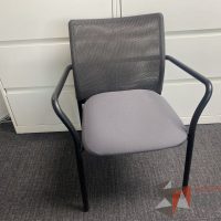 Lote 009 - 3 Sillas de visita Steelcase color gris - Imagen 3