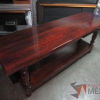 Lote 004 - Mesa de trabajo de madera con entrepaño color vino - Imagen 8