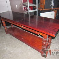 Lote 004 - Mesa de trabajo de madera con entrepaño color vino - Imagen 13