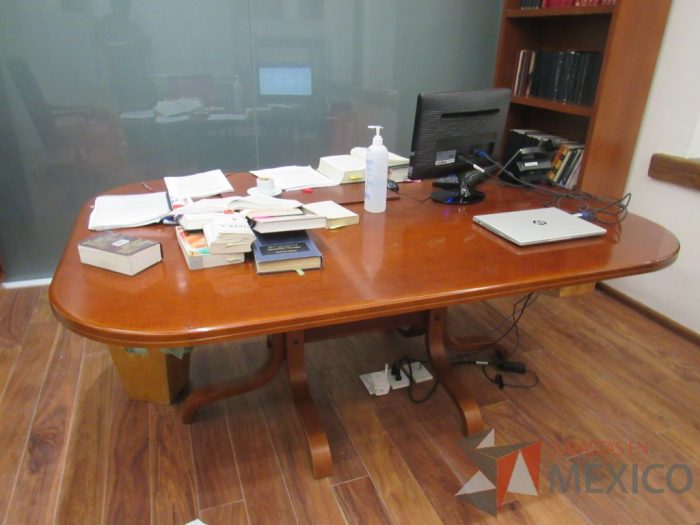 Lote 001 - Mesa de sala de juntas para 6 personas