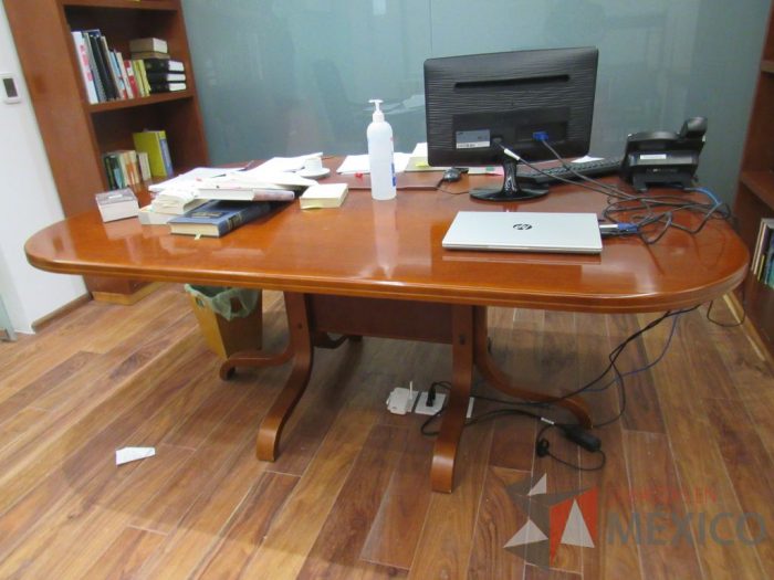 Lote 001 - Mesa de sala de juntas para 6 personas - Imagen 7