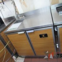 Lote 022 - Gabinete con cubierta metálica, 2 puertas y lavamanos - Imagen 4