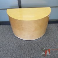 Lote 019 - Mesa de apoyo de madera en forma de media luna - Imagen 2