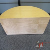 Lote 019 - Mesa de apoyo de madera en forma de media luna - Imagen 4
