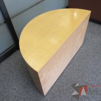Lote 019 - Mesa de apoyo de madera en forma de media luna - Imagen 7