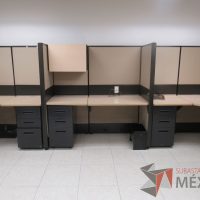 Lote 056 - Estación de trabajo de mampara alta color beige para 14 personas con 13 gavetas y 14 archiveros de pedestal de 3 cajones - Imagen 8
