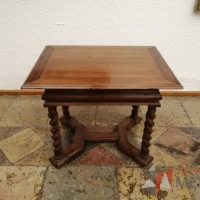 Lote 015 - Mesa de apoyo con 4 patas de madera - Imagen 2