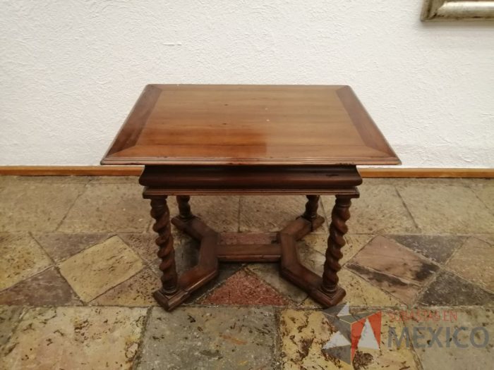 Lote 015 - Mesa de apoyo con 4 patas de madera - Imagen 2