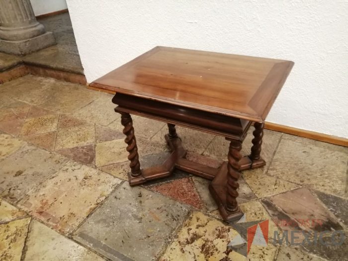 Lote 015 - Mesa de apoyo con 4 patas de madera - Imagen 6