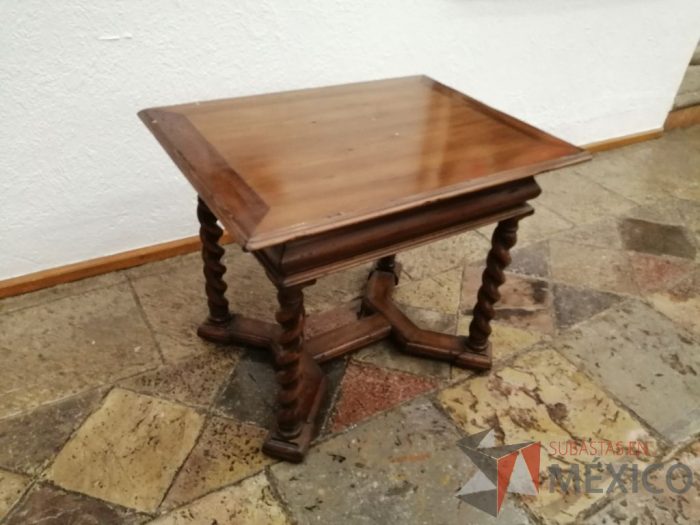 Lote 015 - Mesa de apoyo con 4 patas de madera - Imagen 7