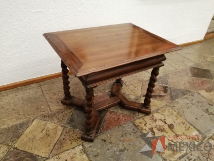 Lote 015 - Mesa de apoyo con 4 patas de madera - Imagen 8