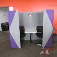 Lote 001 - Centro de trabajo colaborativo color gris con morado