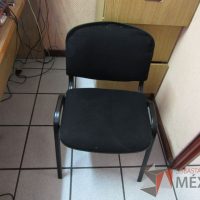 Lote 049 - 2 Sillas fijas, asiento y respaldo en tela color negro - Imagen 3
