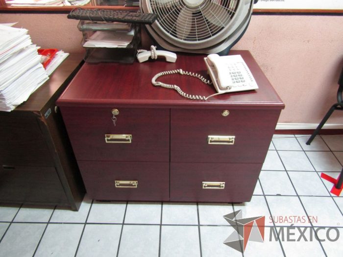 Lote 020 - Credenza con 4 cajones y archivero vertical de 2 cajones - Imagen 2