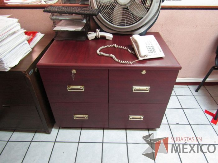 Lote 020 - Credenza con 4 cajones y archivero vertical de 2 cajones