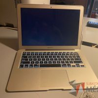 Lote 042 - MacBook Air Mediados 2013, Core i5, Pantalla Retina 13", 4 GB