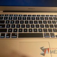 Lote 042 - MacBook Air Mediados 2013, Core i5, Pantalla Retina 13", 4 GB - Imagen 3