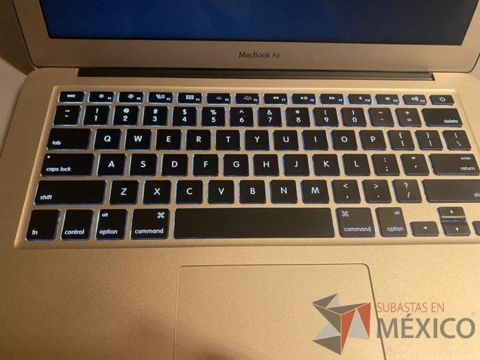 Lote 042 - MacBook Air Mediados 2013, Core i5, Pantalla Retina 13", 4 GB - Imagen 3
