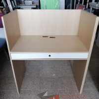 Lote 373 - Escritorio tipo call center color madera con 1 cajón