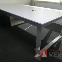 Lote 001 - Mesa de trabajo para 4 personas cubierta color blanco - Imagen 2