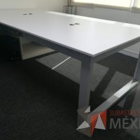 Lote 001 - Mesa de trabajo para 4 personas cubierta color blanco - Imagen 4