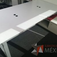 Lote 001 - Mesa de trabajo para 4 personas cubierta color blanco - Imagen 5