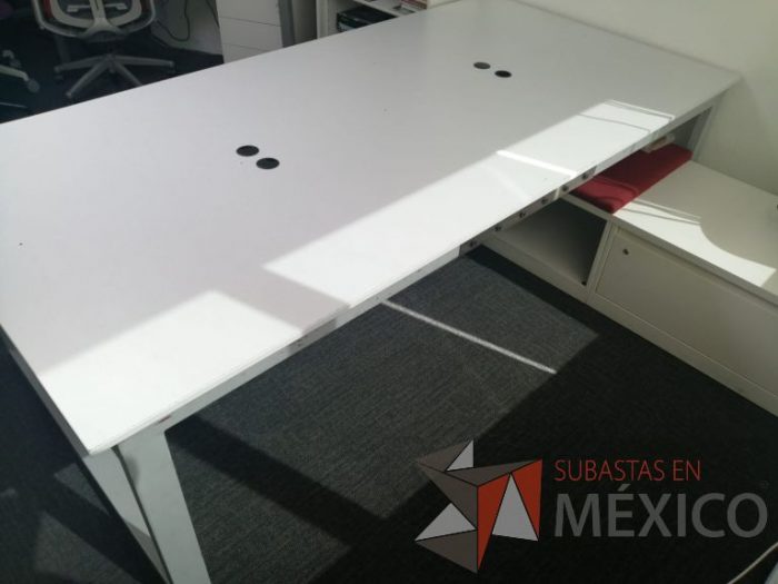 Lote 001 - Mesa de trabajo para 4 personas cubierta color blanco - Imagen 5
