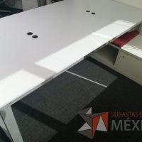 Lote 001 - Mesa de trabajo para 4 personas cubierta color blanco - Imagen 6