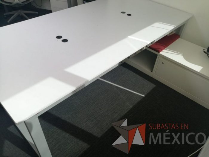Lote 001 - Mesa de trabajo para 4 personas cubierta color blanco - Imagen 6